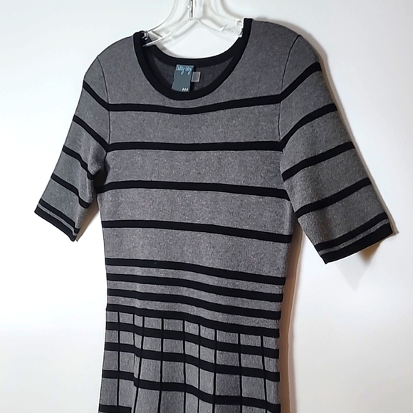 Gabby Skye Gray w/Black knit fit & flare Dress - Picture 8 of 16